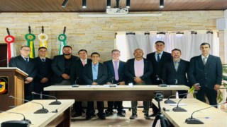 Sessão solene marca a posse dos Vereadores, Prefeito e Vice-Prefeito eleitos Sessão solene marca a posse dos Vereadores, Prefeito e Vice-Prefeito eleitos