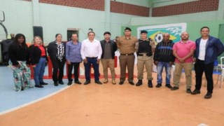 Vereadores marcam presença na formatura do PROERD Vereadores marcam presença na formatura do PROERD